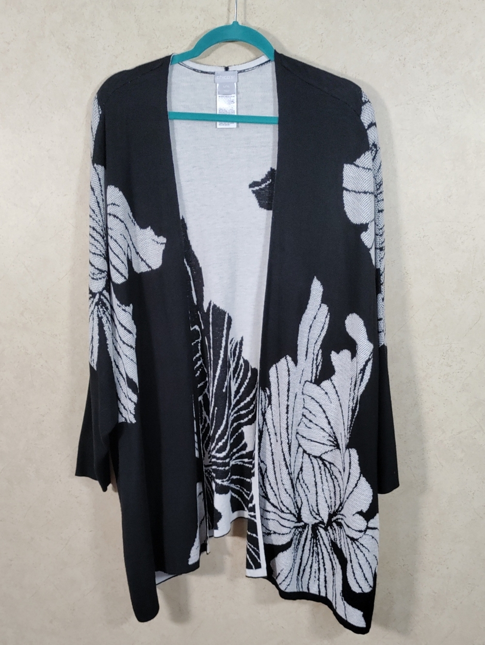 J172 Chico's Black & White Floral Open Front Long Line Cardigan L/XL